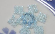 DIY beaded snowflakes with diagrams, photos and videos