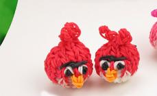 Kako tkati ptico iz Angry Birds (Angry Birds) iz barvnih gumijastih trakov?