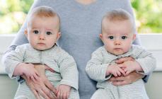 Överraskande fakta om tvillingar När separeras embryot i enäggstvillingar