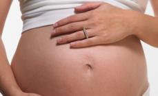 Symtom på hotat missfall: i de tidiga stadierna av graviditeten, under andra och tredje trimestern Spontana missfall som